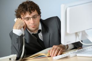 Почему работа становится источником хронического стресса и как этого избежать?